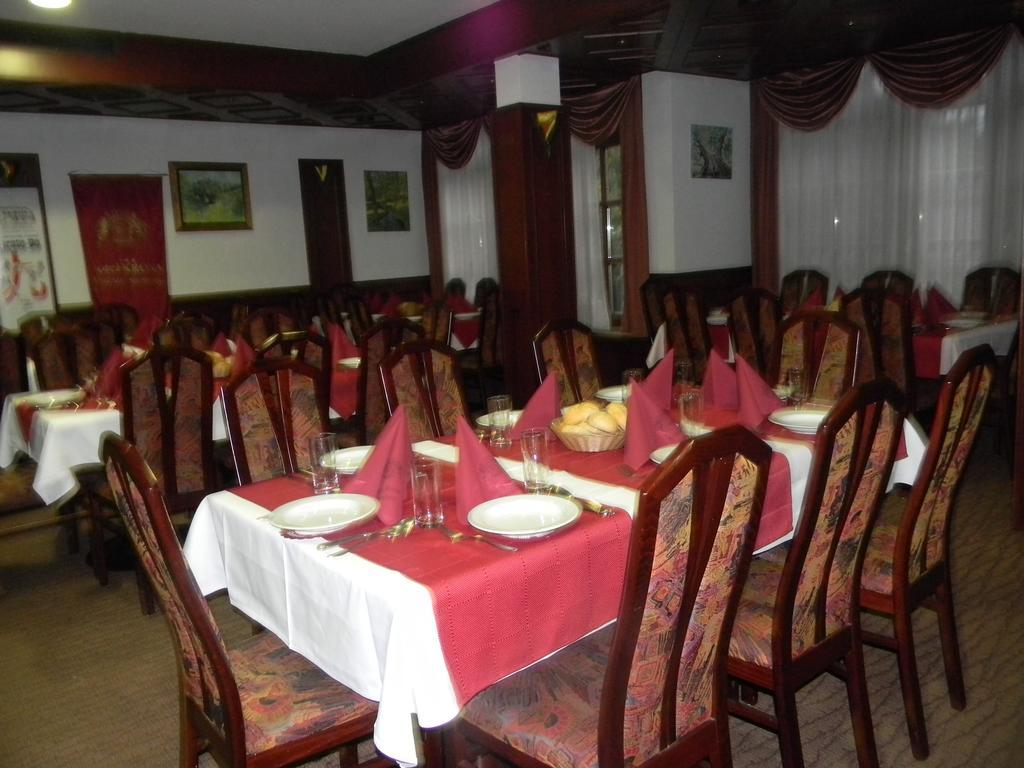 Hotel Krona Domzale Ngoại thất bức ảnh