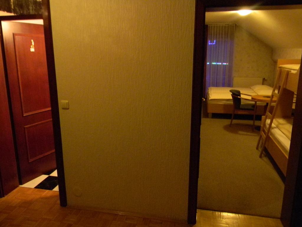 Hotel Krona Domzale Ngoại thất bức ảnh