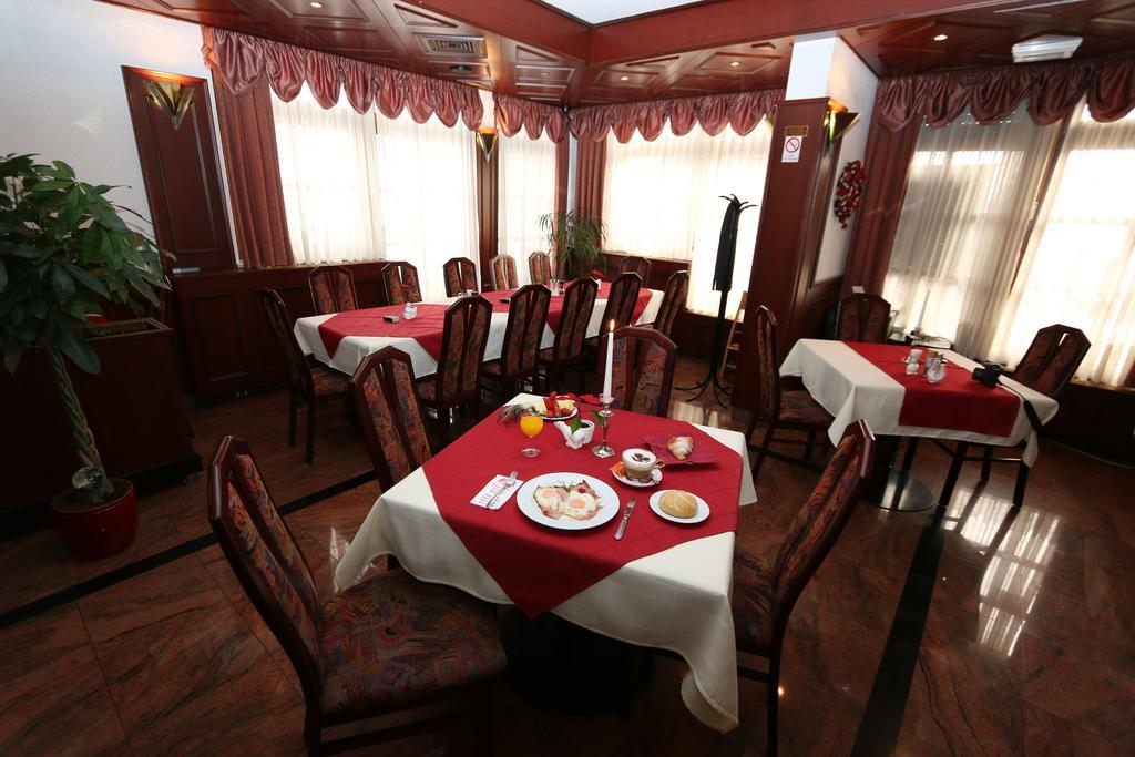 Hotel Krona Domzale Ngoại thất bức ảnh